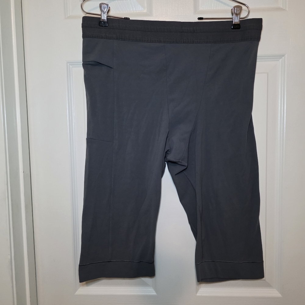 Nike Yoga Womens Shorts Size Small Gray Tight Fit Dri Fit Pull On Athletic XXL